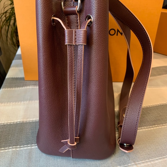 SOLD Authentic Louis Vuitton Lockme Bucket Bag - Picture 4 of 9